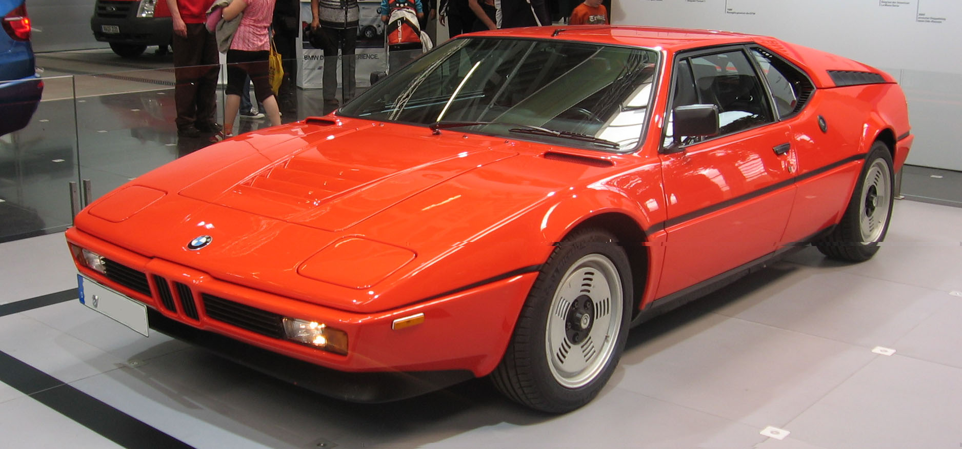 BMW M1 vorne links.jpg